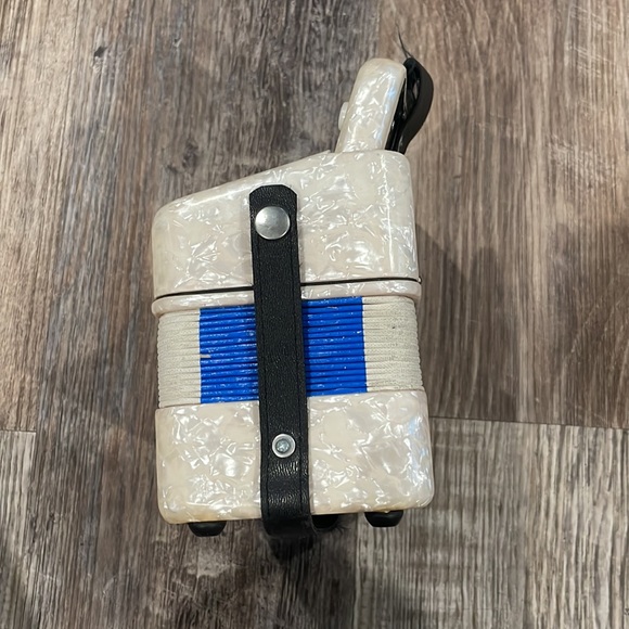 Accordion - Picture 2 of 5